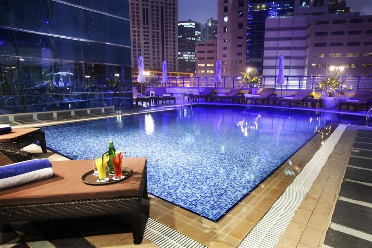 Golden Tulip Media Hotel Dubai Exterior foto